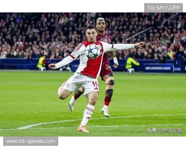 阿贾克斯89分钟绝杀比利亚雷亚尔，荷兰球队逆转取客场首胜