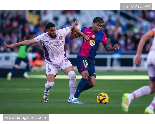 赫罗纳2-1逆转巴萨，皇马八连胜登顶西甲积分榜